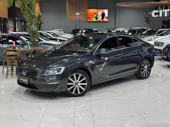 VOLVO S60 2.0 T5 MOMENTUM 16V TURBO GASOLINA 4P AUTOMÁTICO VOLVO S60 2.0 T5 MOMENTUM 16V TURBO GASOLINA 4P AUTOMÁTICO